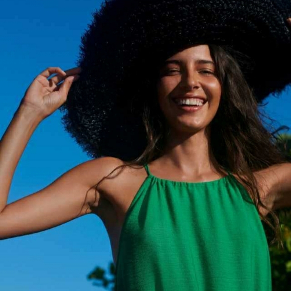 Beautiful Green Maxi Dress - Picture 4 of 8